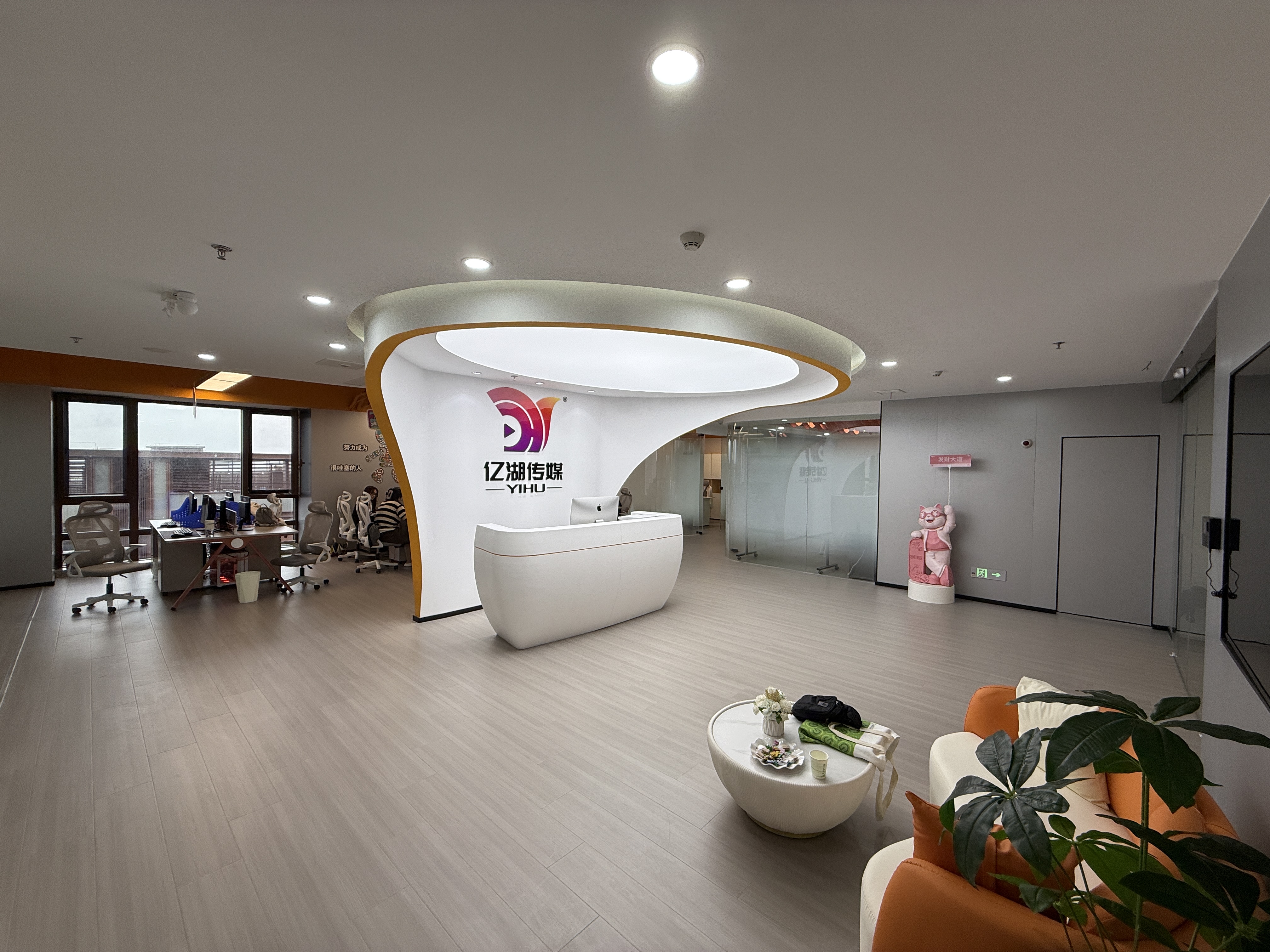 青岛办公室装修设计-亿湖传媒